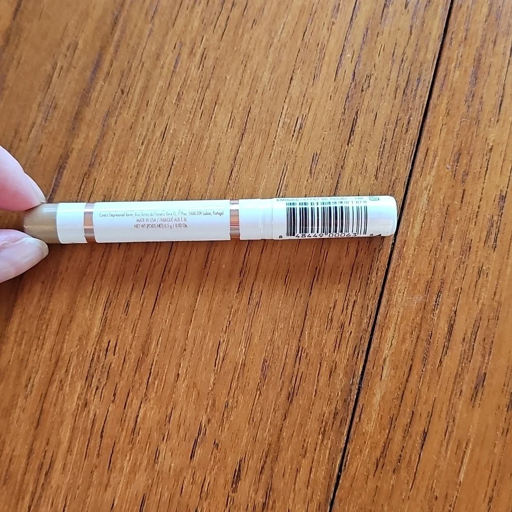 **New** Kardashian Beauty Gleam Club Eye Crayon Stick, Emboss